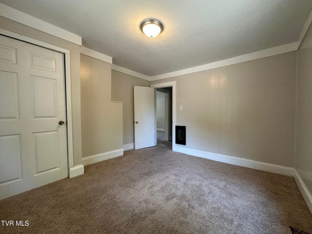 2712 Fort Henry Drive, Kingsport, TN 37664