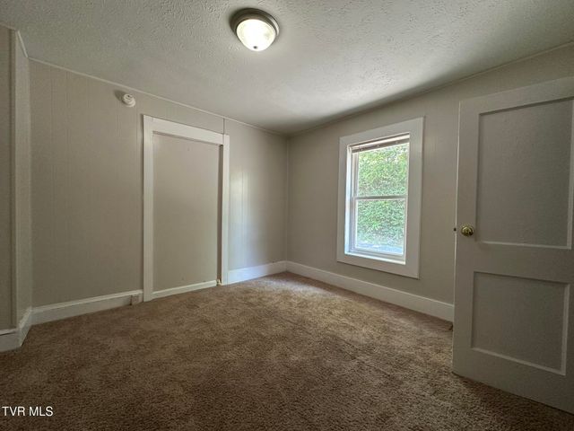 2712 Fort Henry Drive, Kingsport, TN 37664