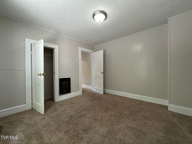 2712 Fort Henry Drive, Kingsport, TN 37664