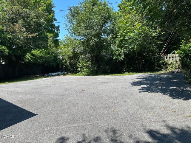 2712 Fort Henry Drive, Kingsport, TN 37664