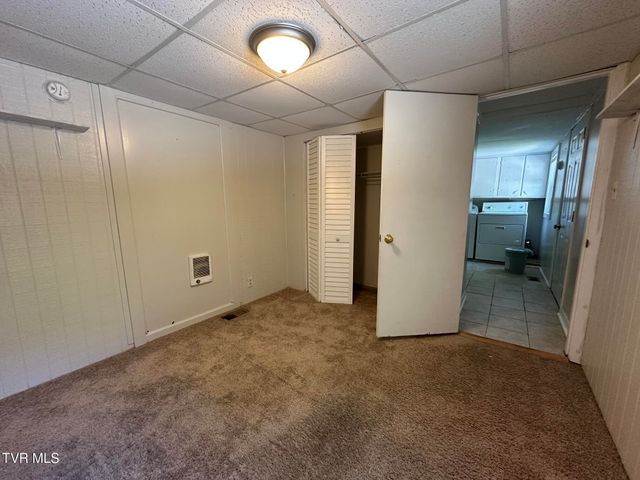 2712 Fort Henry Drive, Kingsport, TN 37664