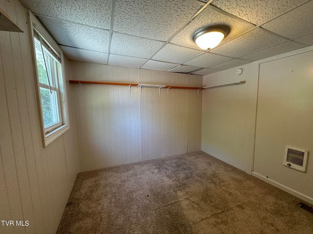 2712 Fort Henry Drive, Kingsport, TN 37664