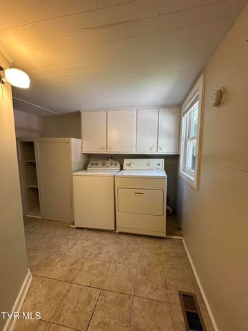 2712 Fort Henry Drive, Kingsport, TN 37664