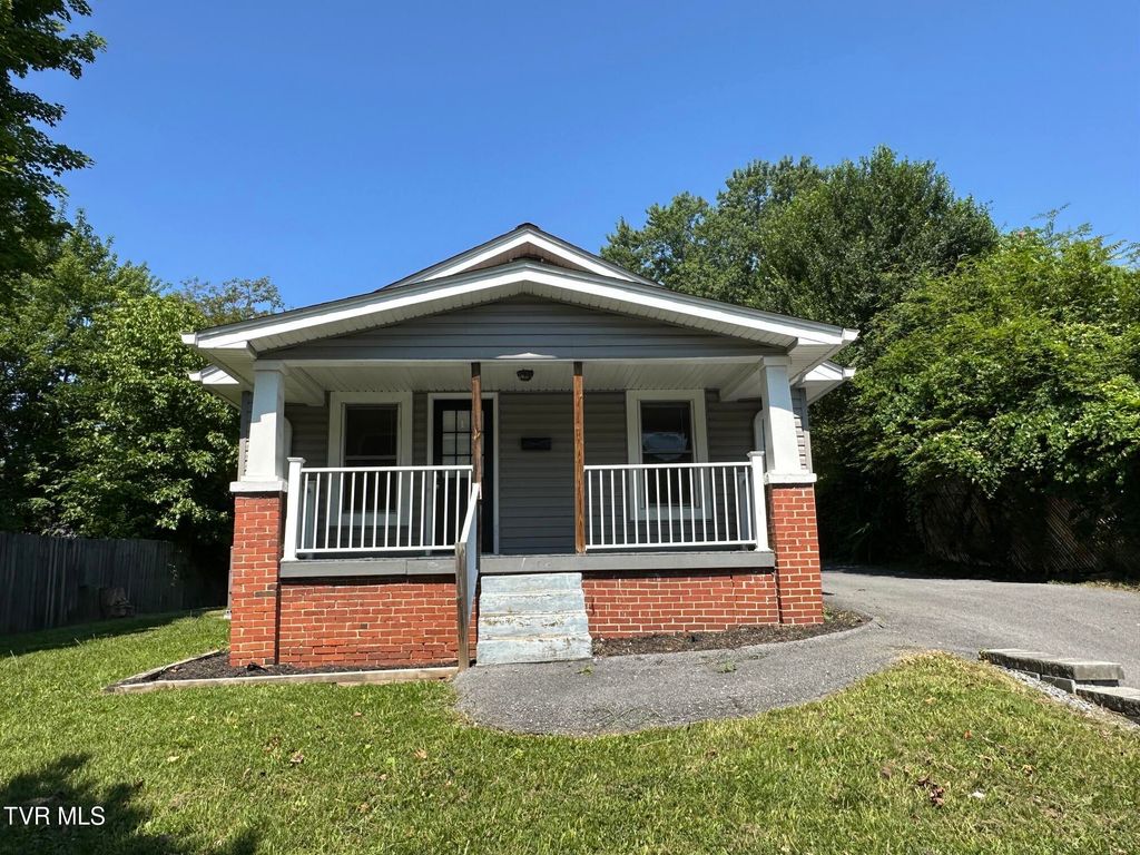 2712 Fort Henry Drive, Kingsport, TN 37664