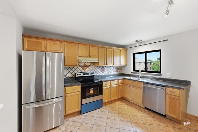 2215 Nichols Road 21F, Arlington Heights, IL 60004