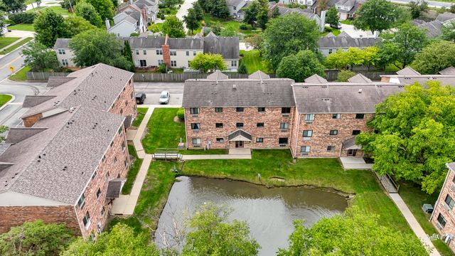 2215 Nichols Road 21F, Arlington Heights, IL 60004