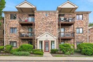 2215 Nichols Road 21F, Arlington Heights, IL 60004
