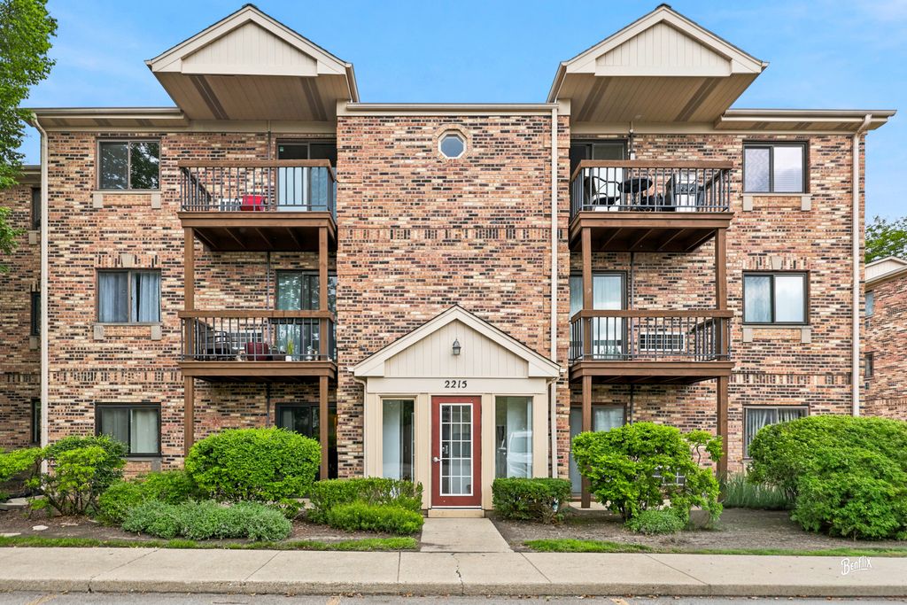 2215 Nichols Road 21F, Arlington Heights, IL 60004