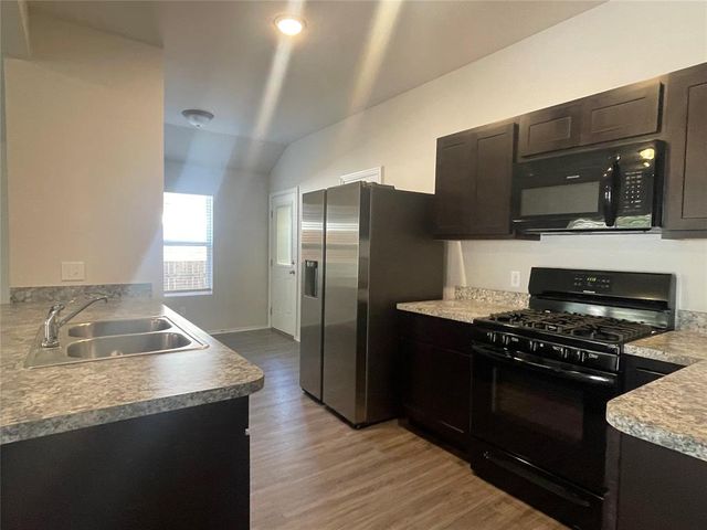 831 Highgarden Circle, Noble, OK 73068