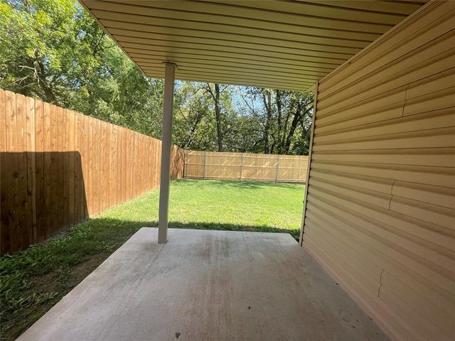 831 Highgarden Circle, Noble, OK 73068