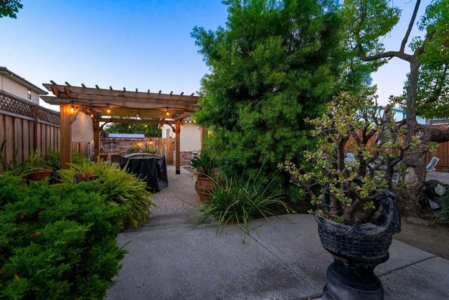 21873 Hermosa Avenue, Cupertino, CA 95014