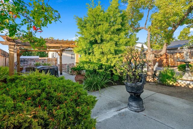 21873 Hermosa Avenue, Cupertino, CA 95014