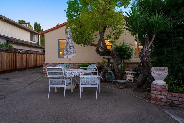 21873 Hermosa Avenue, Cupertino, CA 95014