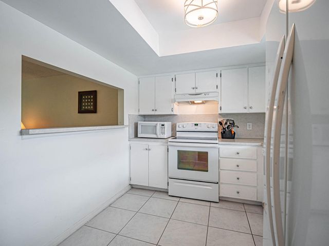 400 18th Street F7, Vero Beach, FL 32960