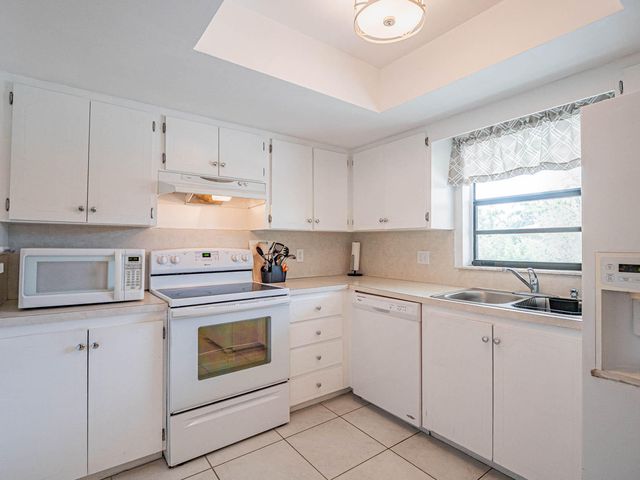 400 18th Street F7, Vero Beach, FL 32960