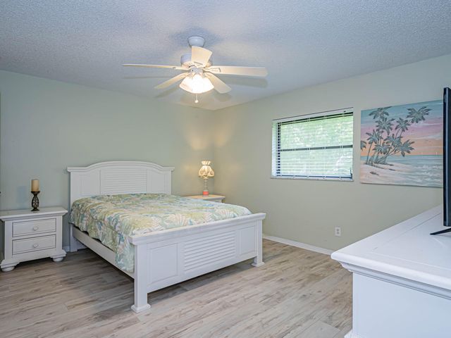 400 18th Street F7, Vero Beach, FL 32960