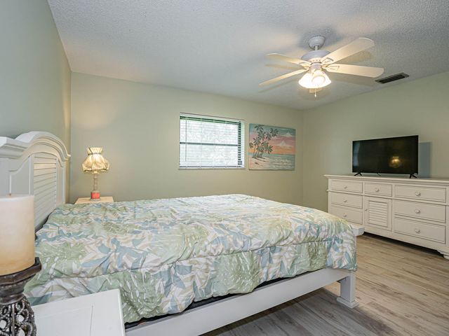 400 18th Street F7, Vero Beach, FL 32960