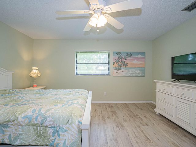 400 18th Street F7, Vero Beach, FL 32960