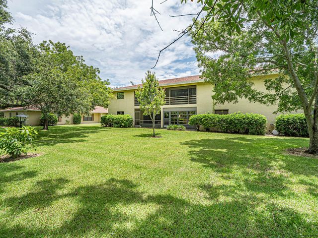 400 18th Street F7, Vero Beach, FL 32960