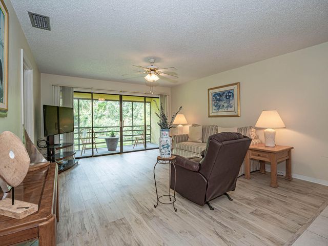 400 18th Street F7, Vero Beach, FL 32960