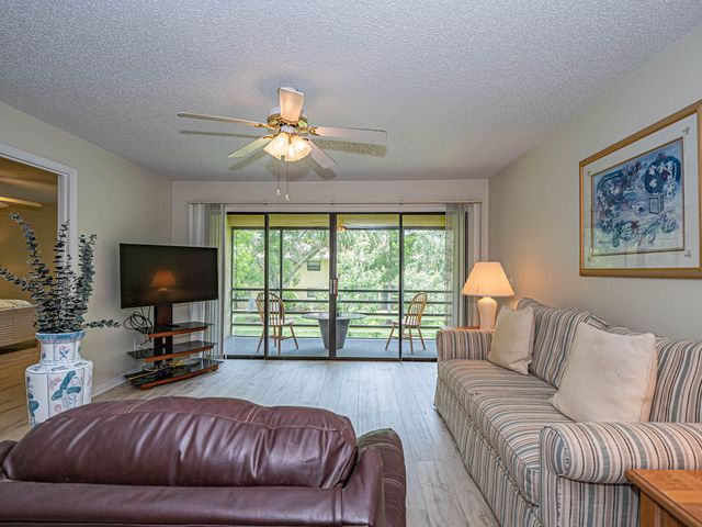 400 18th Street F7, Vero Beach, FL 32960