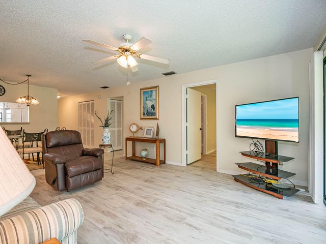 400 18th Street F7, Vero Beach, FL 32960