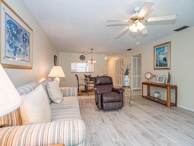 400 18th Street F7, Vero Beach, FL 32960