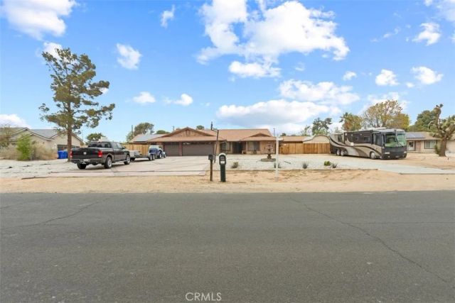 14182 Gayhead Rd, Apple Valley, CA 92307