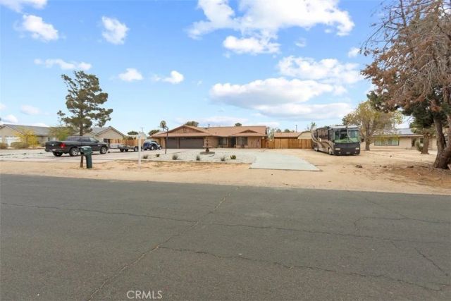 14182 Gayhead Rd, Apple Valley, CA 92307