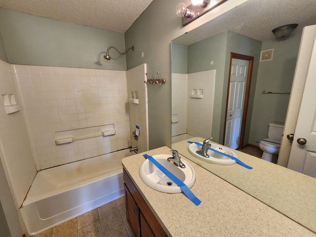5010 149th Street N 4, Hugo, MN 55038