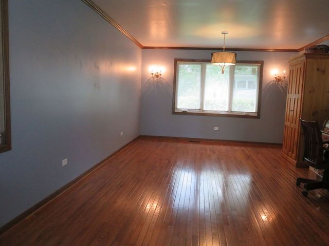 8025 Shoshone Trail, Tinley Park, IL 60477