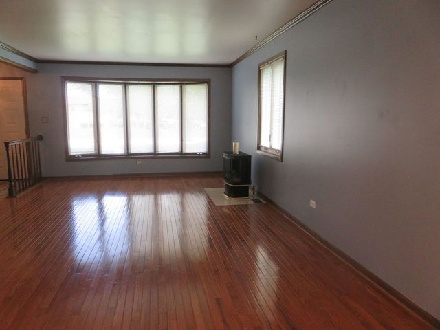 8025 Shoshone Trail, Tinley Park, IL 60477