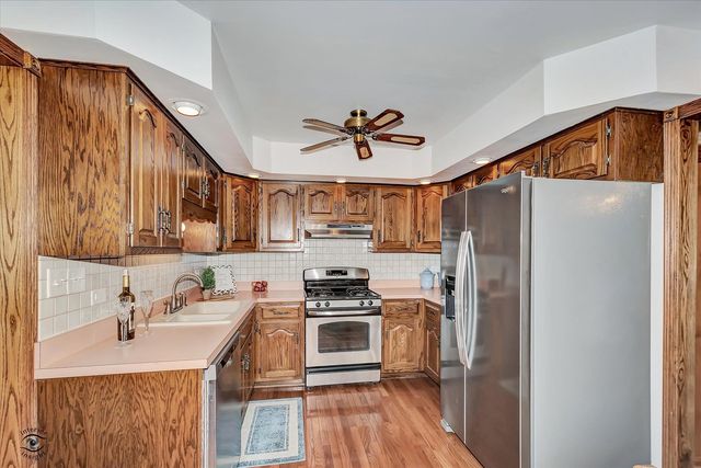 8025 Shoshone Trail, Tinley Park, IL 60477