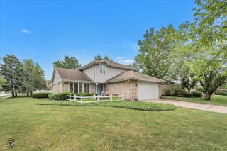 8025 Shoshone Trail, Tinley Park, IL 60477