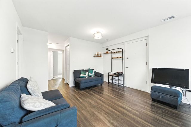 5754 W Lawrence Avenue 1A, Chicago, IL 60630