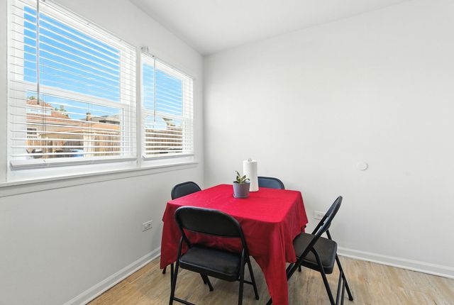 5754 W Lawrence Avenue 1A, Chicago, IL 60630