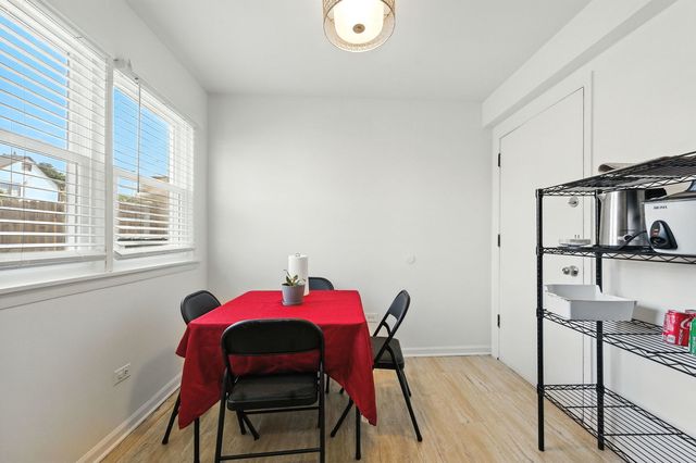 5754 W Lawrence Avenue 1A, Chicago, IL 60630
