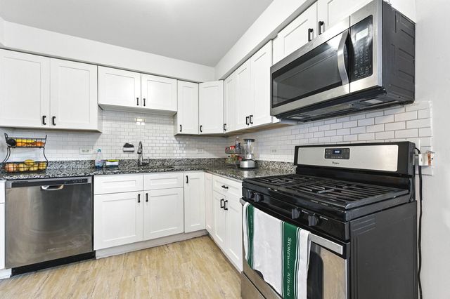 5754 W Lawrence Avenue 1A, Chicago, IL 60630