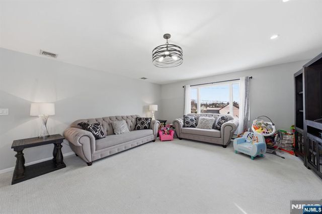 270 Baldwin Avenue, Hasbrouck Heights, NJ 07604