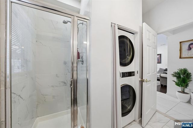 270 Baldwin Avenue, Hasbrouck Heights, NJ 07604