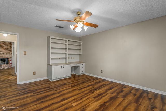 10004 Thornwood Drive, Shreveport, LA 71106