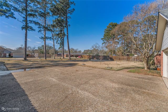 10004 Thornwood Drive, Shreveport, LA 71106