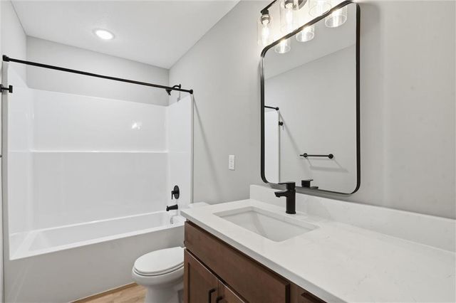 8012 E 130th Street, Grandview, MO 64030