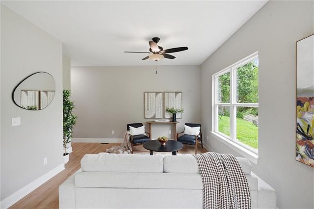 8012 E 130th Street, Grandview, MO 64030