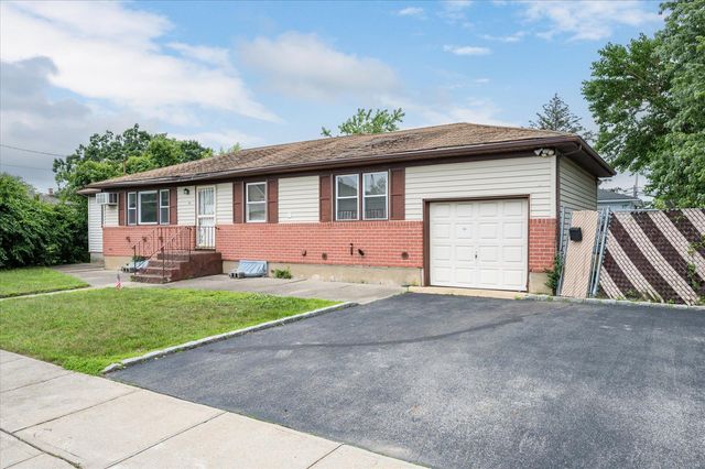 21 Silver Street, West Babylon, NY 11704