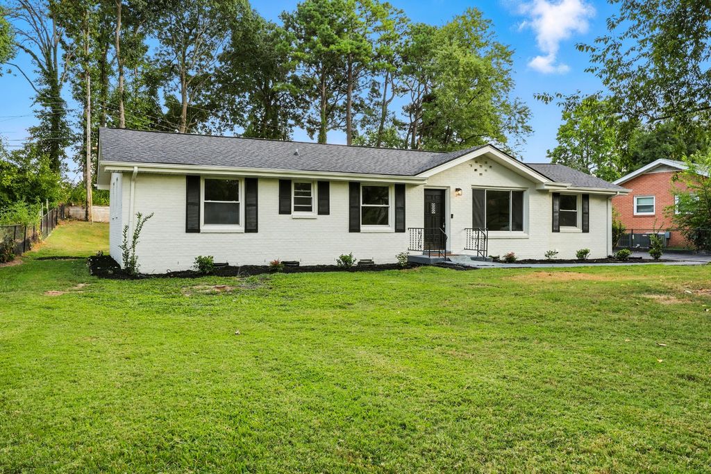2511 Timberwood Dr, Clarksville, TN 37040