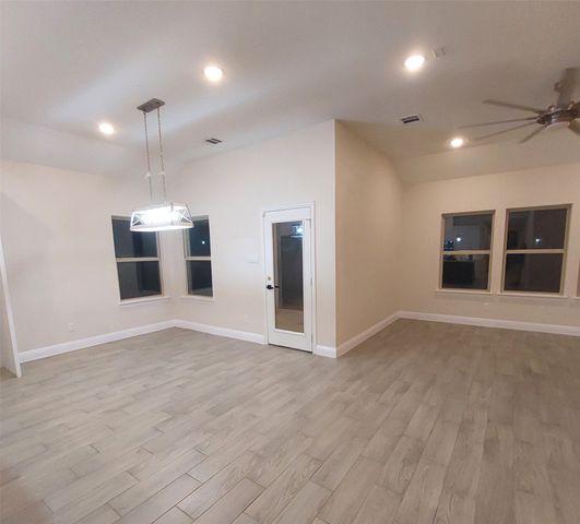 905 Edgar Street, Greenville, TX 75401