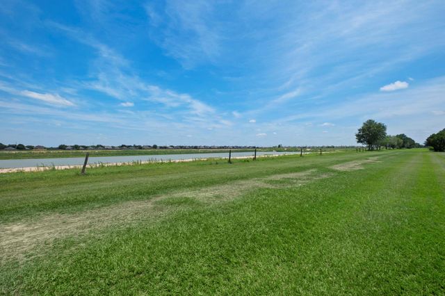 43 E Kitty Hawk Street, Richmond, TX 77406