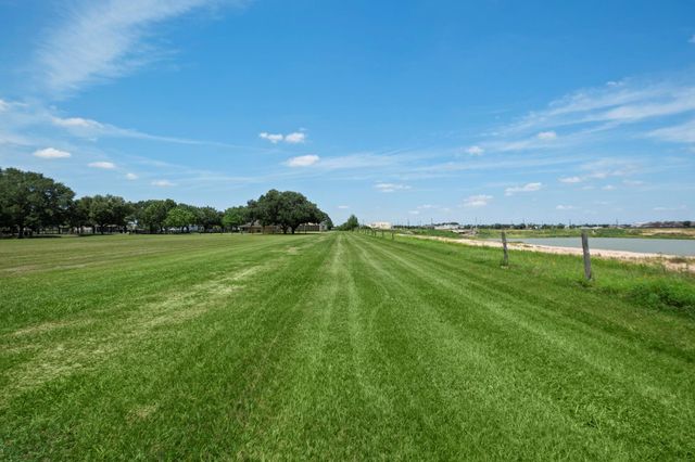 43 E Kitty Hawk Street, Richmond, TX 77406