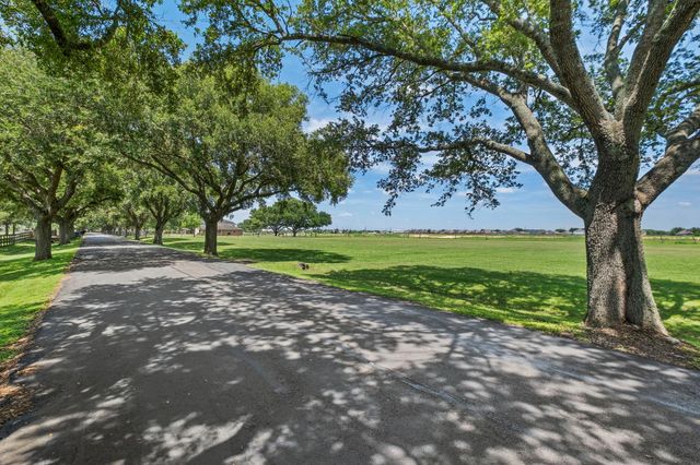 43 E Kitty Hawk Street, Richmond, TX 77406